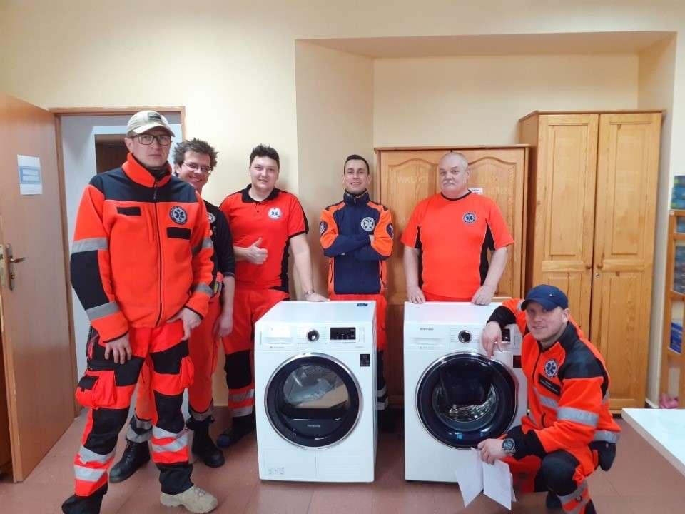 Samsung przekazuje pralki i suszarki ratownikom medycznym