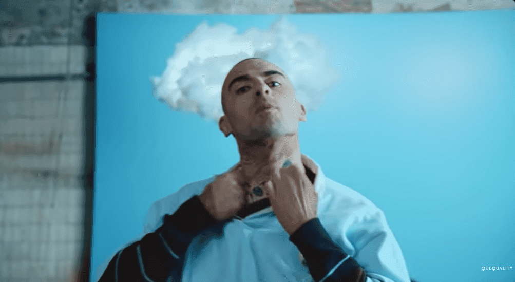 Quebonafide zrzuca ciuchy po starszym bracie i wraca do starego wizerunku. Ale czy na pewno?