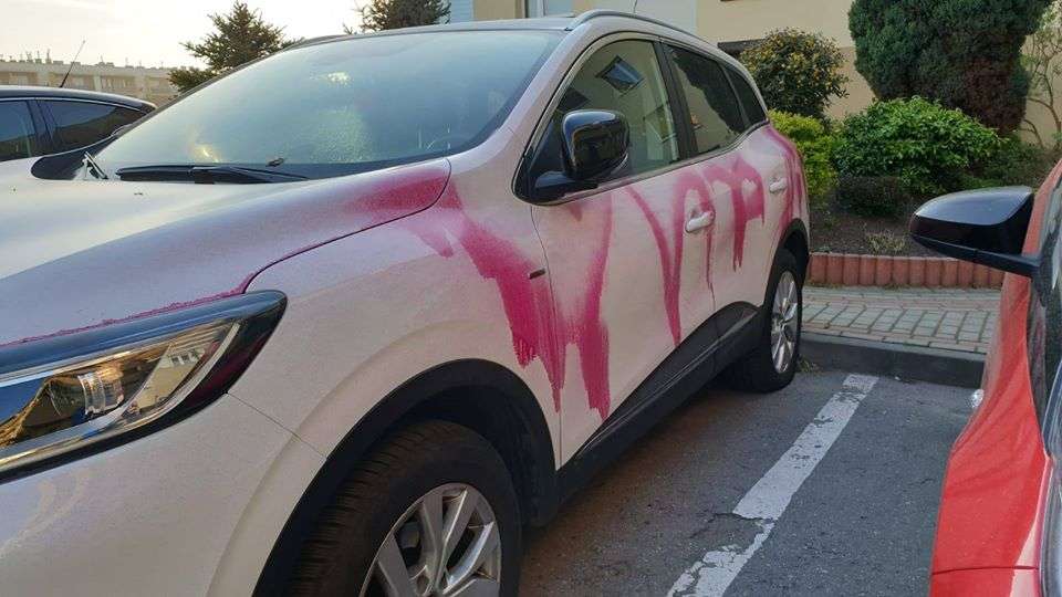 Bracia Collins podjęli się renowacji zniszczonego samochodu pielęgniarki z Gliwic