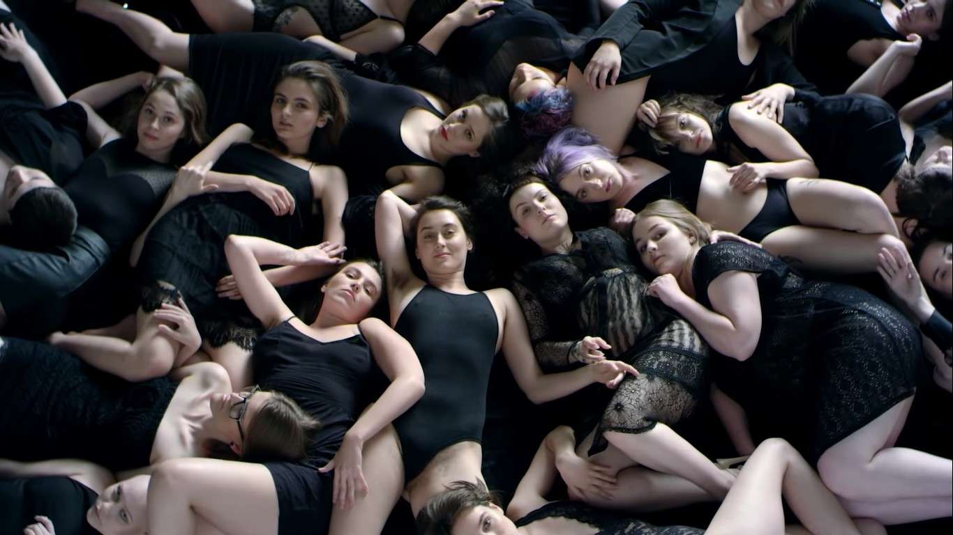 Polki normalizują kobiece owłosienie w sensualnym spocie "It's not about hair"