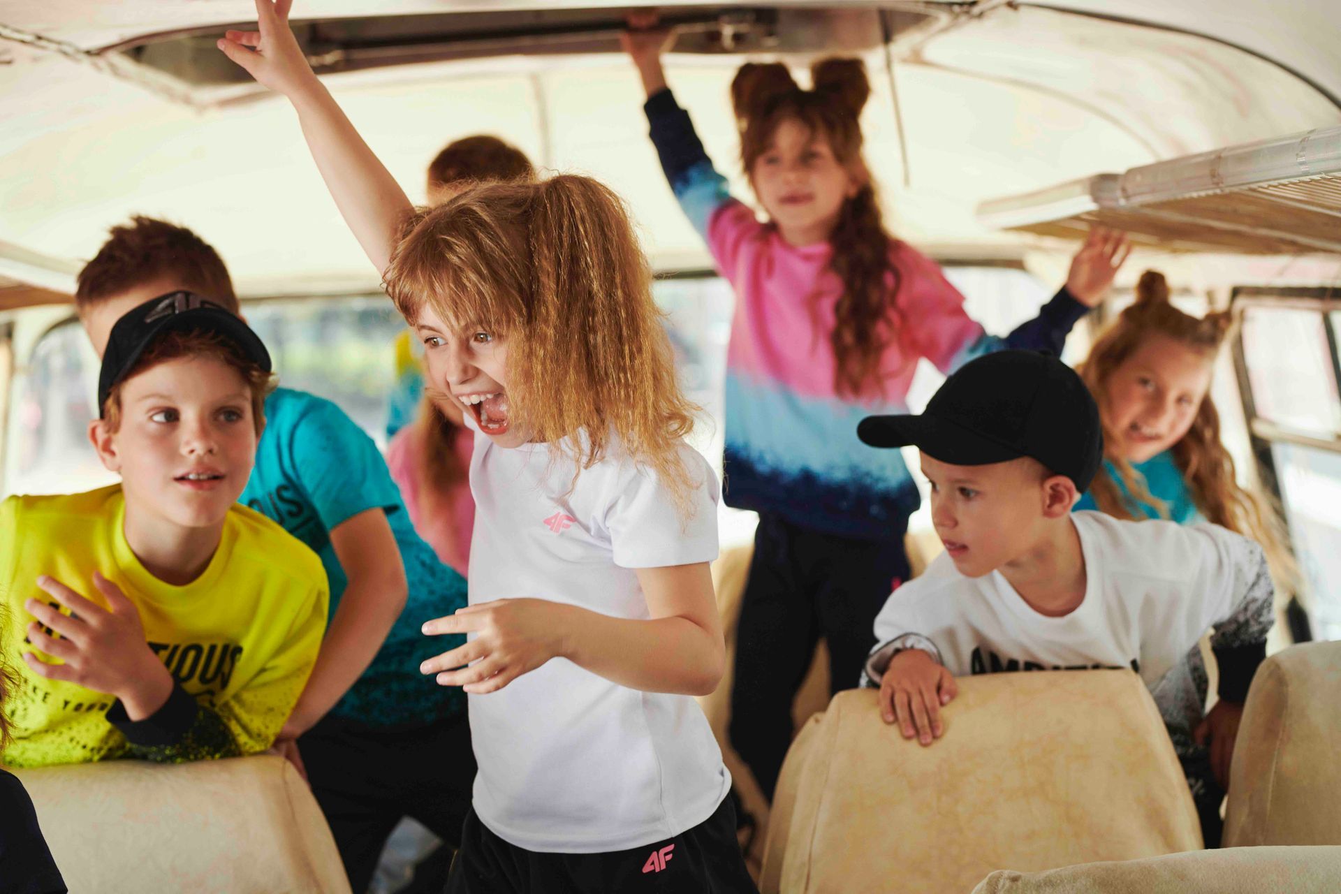 Do nauki i do zabawy. Nowości od 4F Junior na zbliżający się sezon jesienno-zimowy