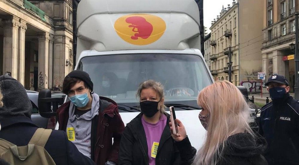 Twarze aktywistek na antyaborcyjnej furgonetce! Doszło do obywatelskiego zatrzymania