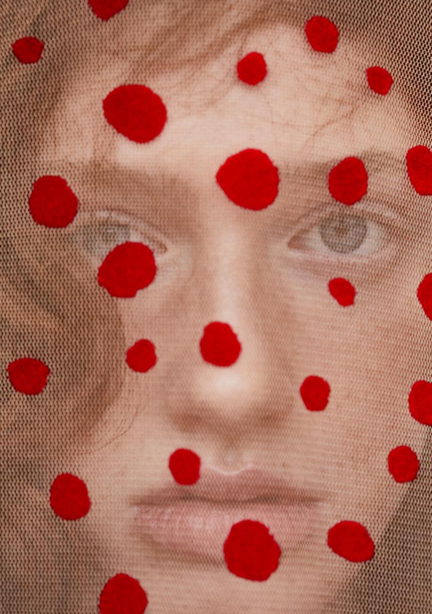 Połącz kropki! Sesja Weroniki Kosińskiej to wizualne pożegnanie jesieni