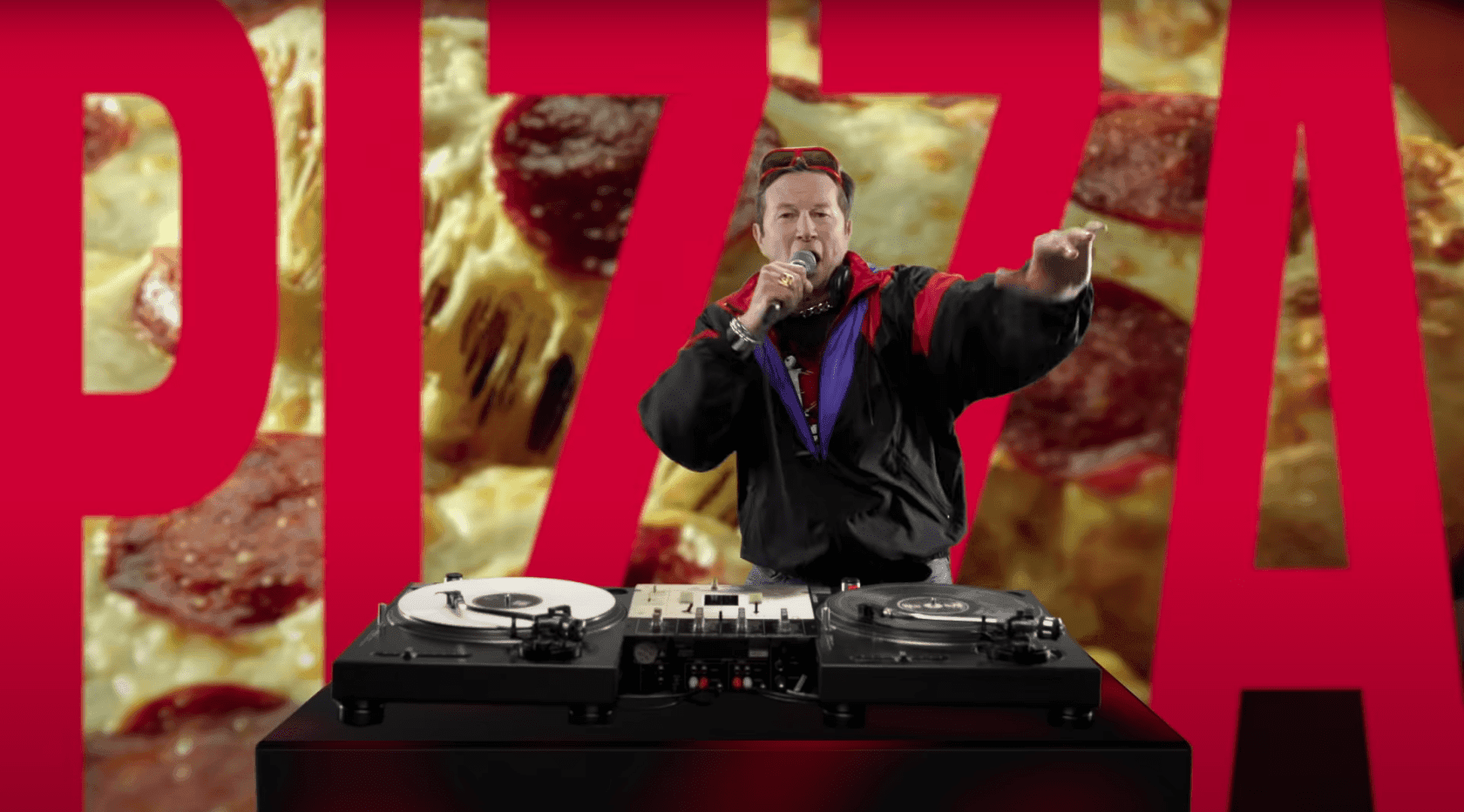 Król virali Piotr Cyrwus powraca z reklamą, w której zachęca do „mycia rączek" przed posiłkiem