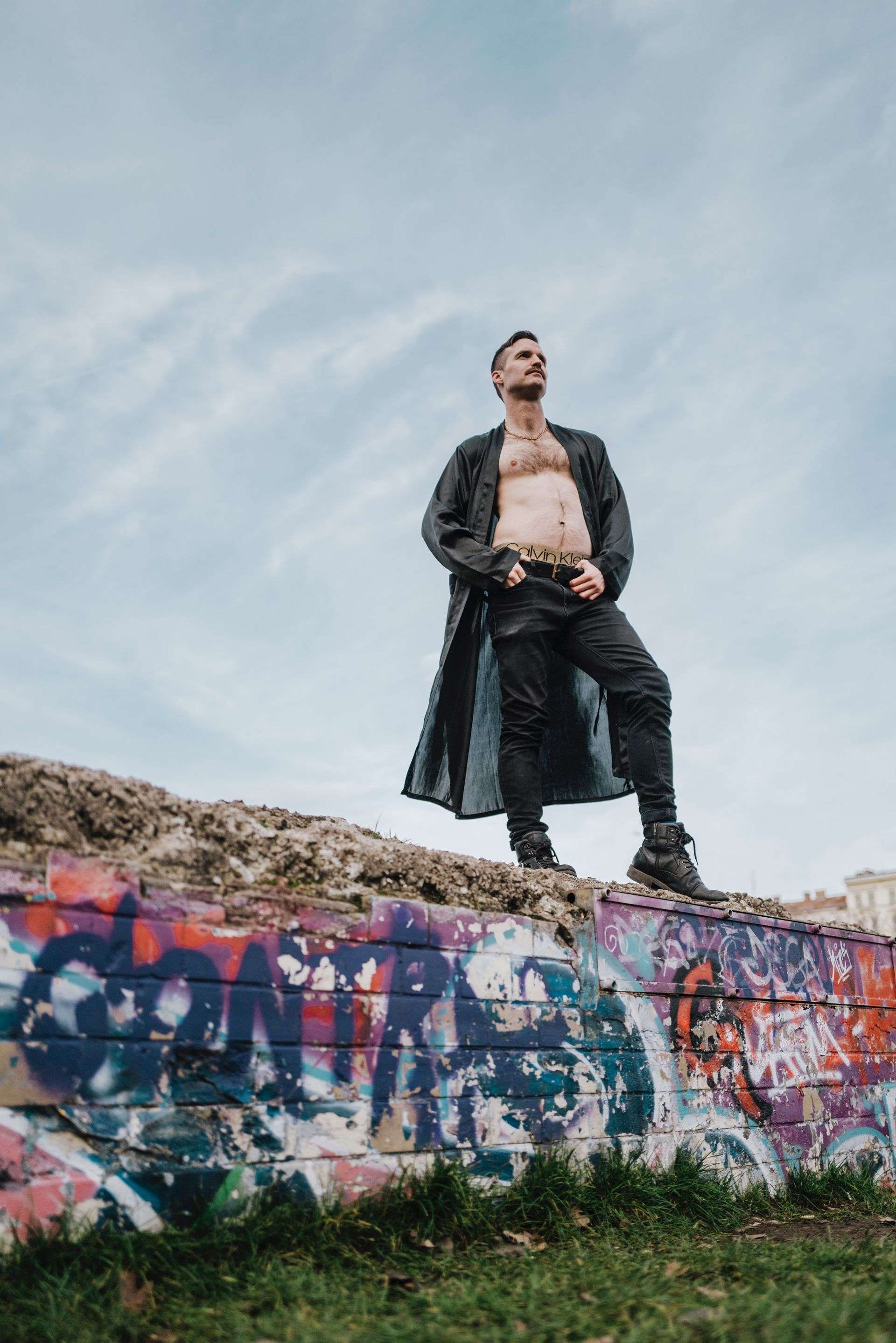 „An immigrant’s love of Berlin”. Julia Bosski rozmawia z Jonnym Tiernanem o berlińskiej scenie kulturowej