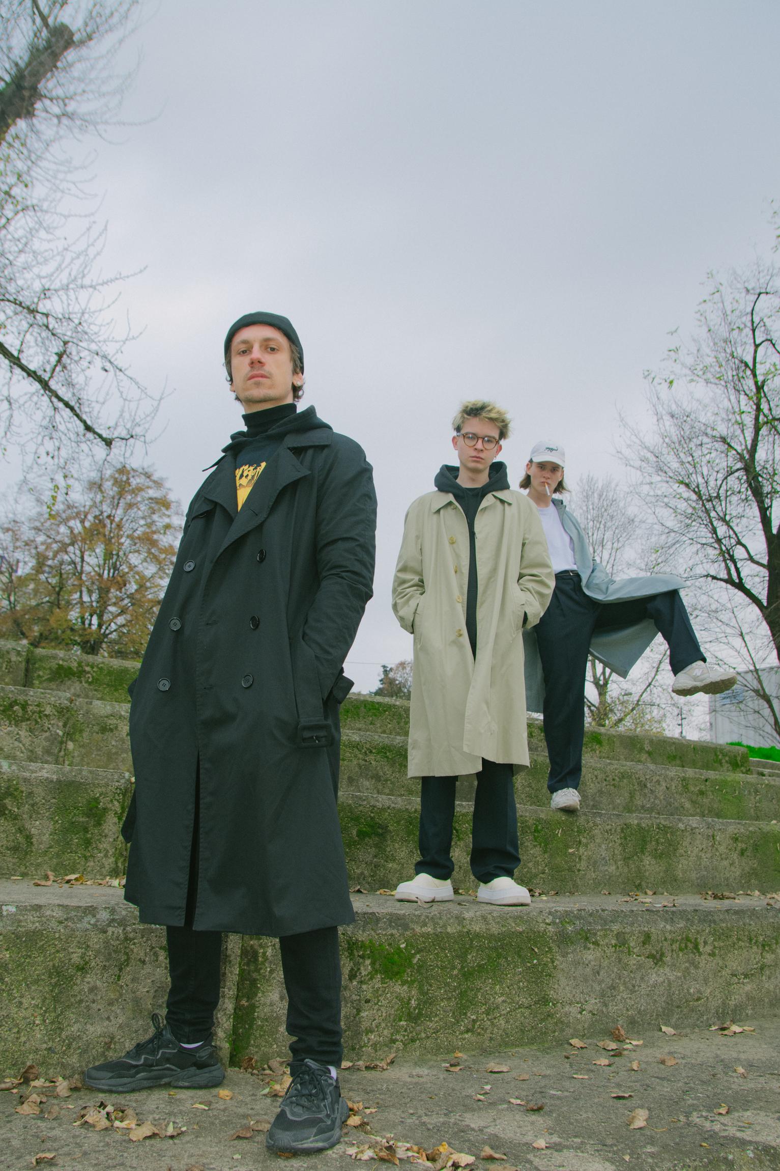 „Co ma na tym placu zbawić mnie”. Baasch i bracia Kacperczyk z nowym singlem o gniewie i rozczarowaniu