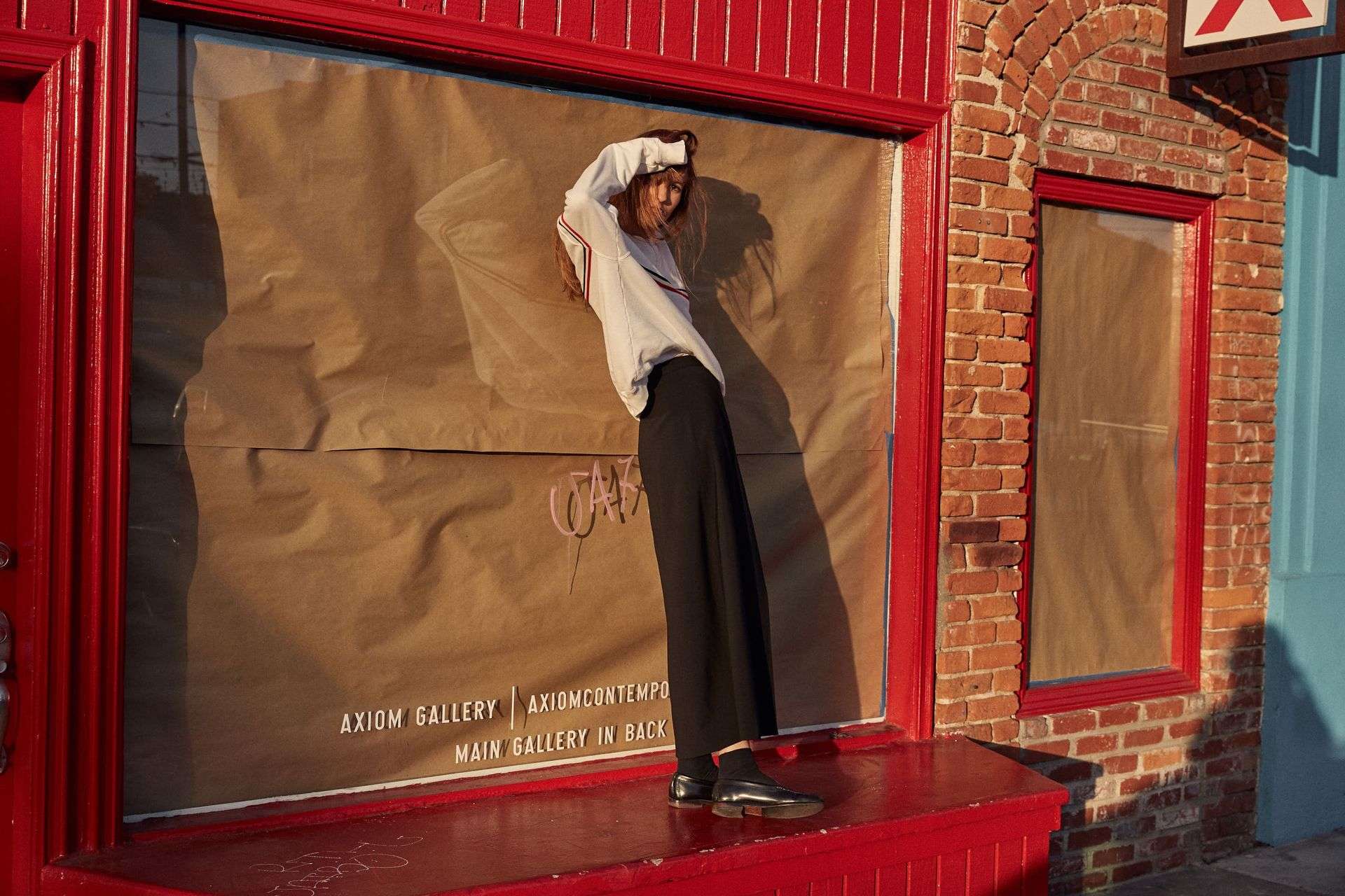 Przedpremierowo u nas: nowy utwór Toli Szlagowskiej „First Love”. Artystka wraca dojrzała i emocjonalna