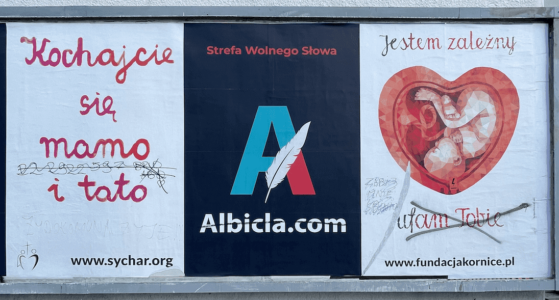 Sprawdzamy, kto odpowiada za plakaty „Kochajcie się mamo i tato", które zalały Polskę