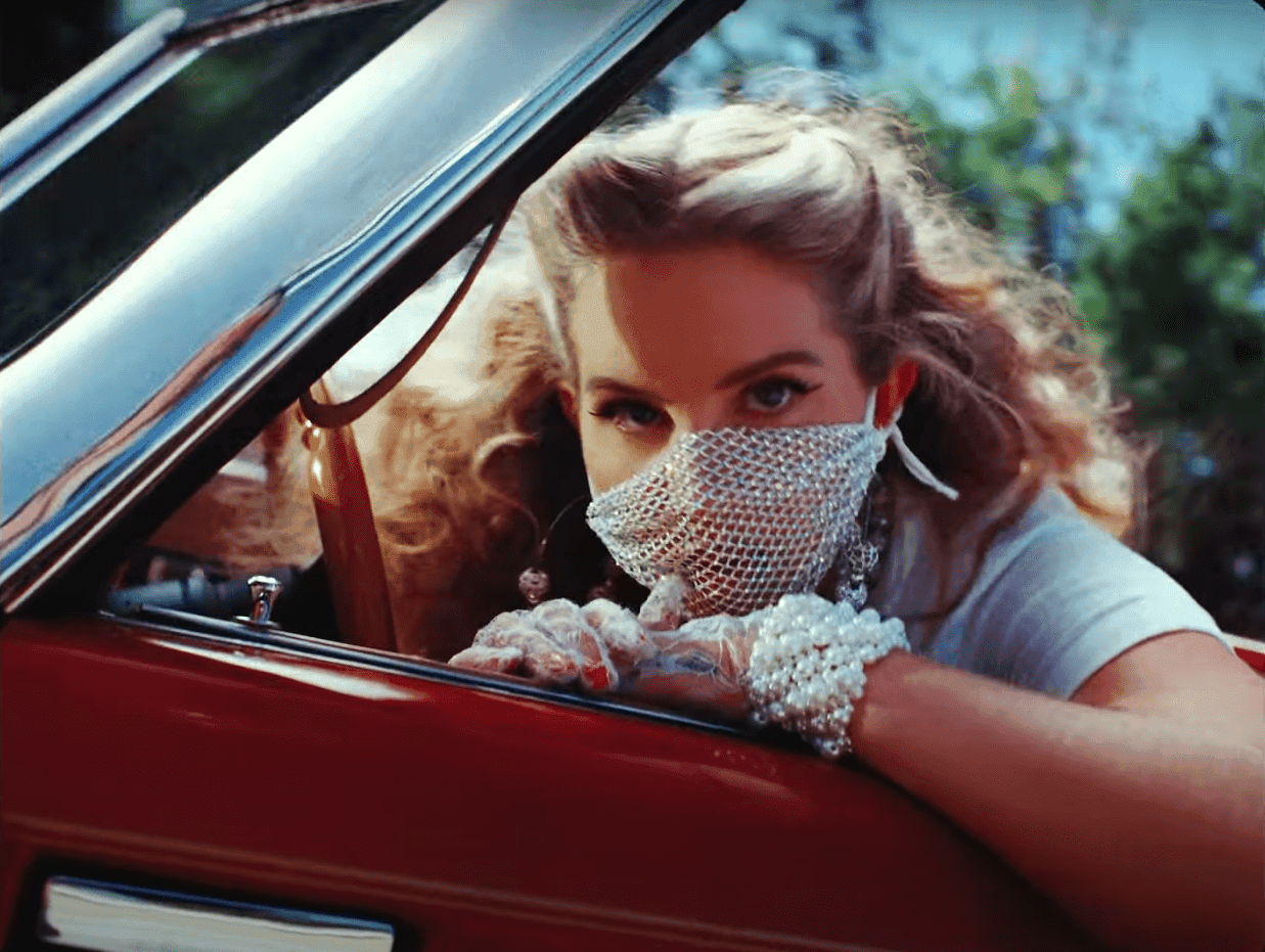 Lana Del Rey już w sobotę zostawi ślad nad Warszawą. To część promocji jej nowego albumu