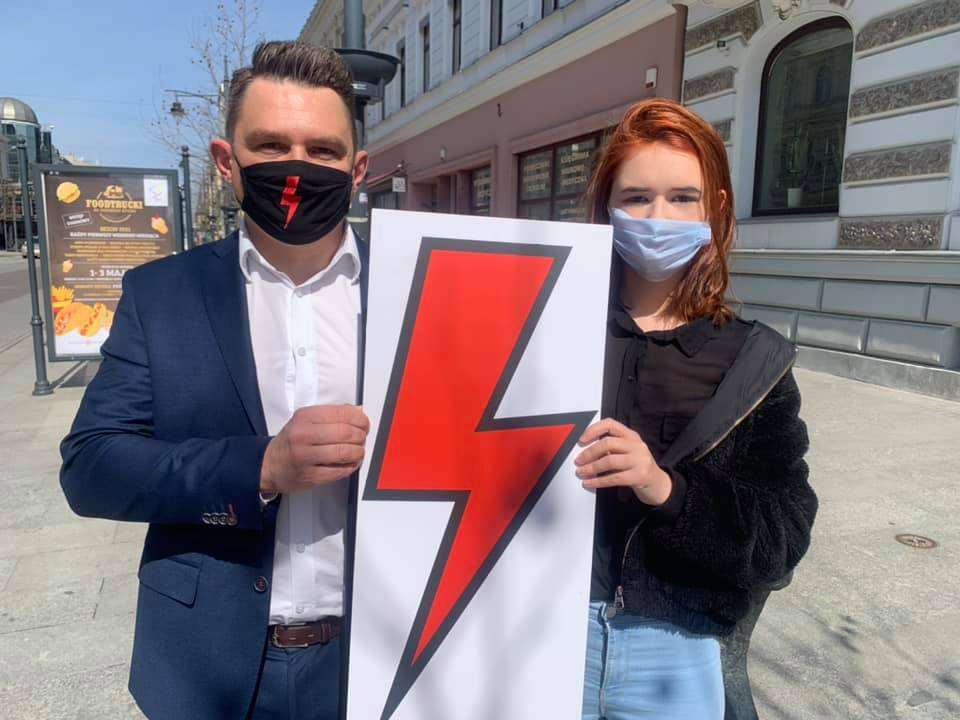 W łódzkim liceum za symbol błyskawicy grozi wydalenie ze szkoły