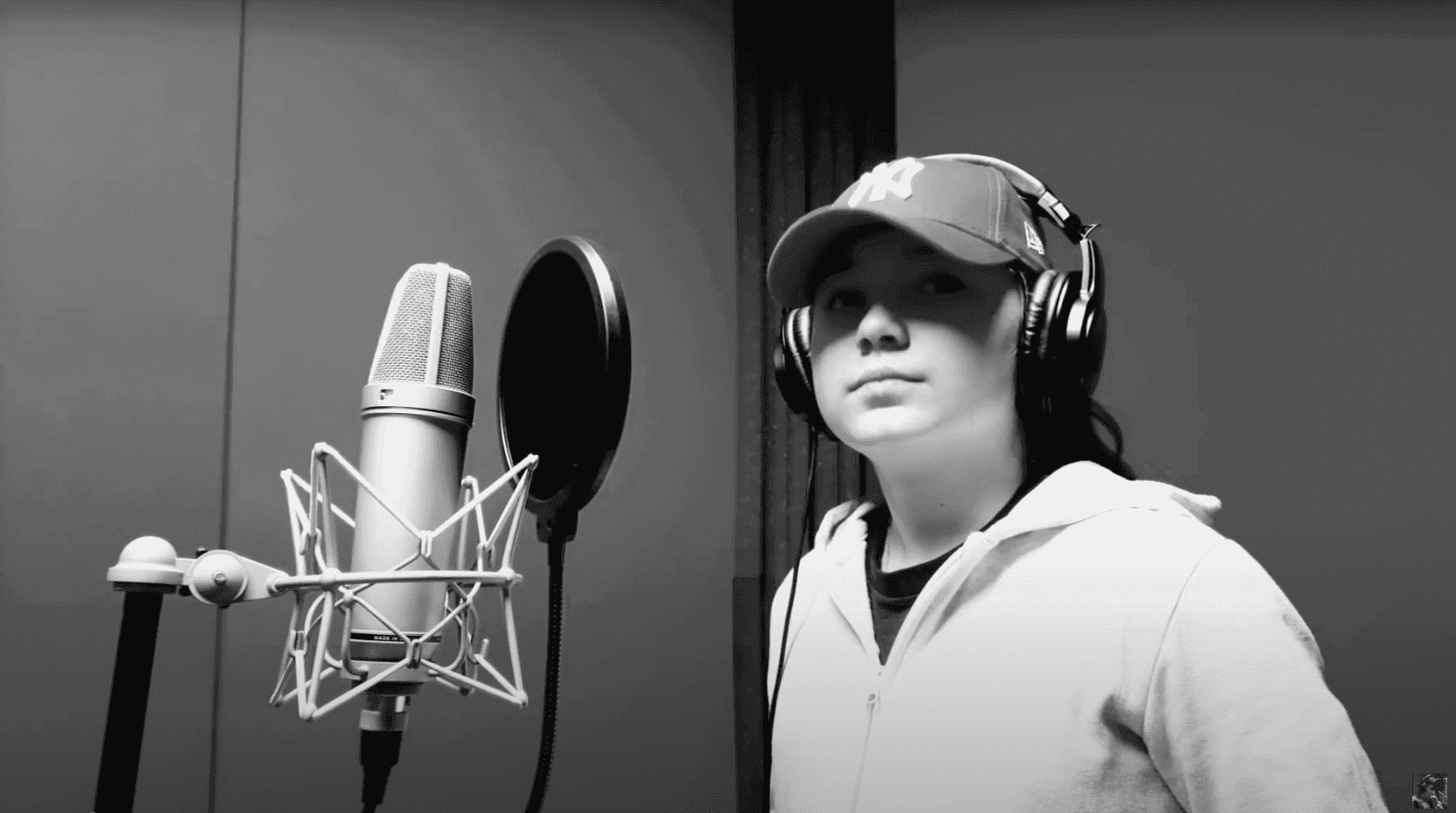 „Już minął rok, matoły". 9-letnia raperka dissuje polski rząd i krytykuje zdalne nauczanie