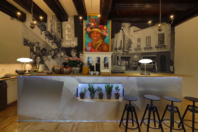 Hostel prowadzony przez organizację LGBT+? Właśnie otwiera się w jednym z polskich miast