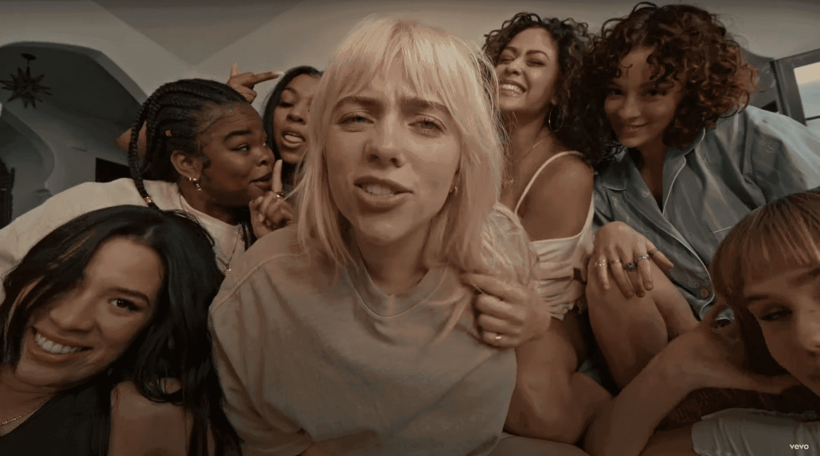 Jest nowy singiel promujący nadchodzący album Billie Eilish (a także dziewczęcość i siostrzeństwo)