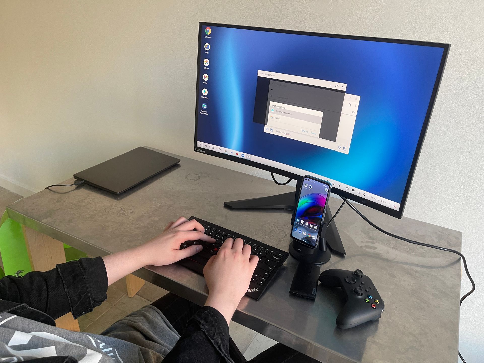 Jak smartfon motorola moto g100 stanie się centrum pracy i rozrywki?