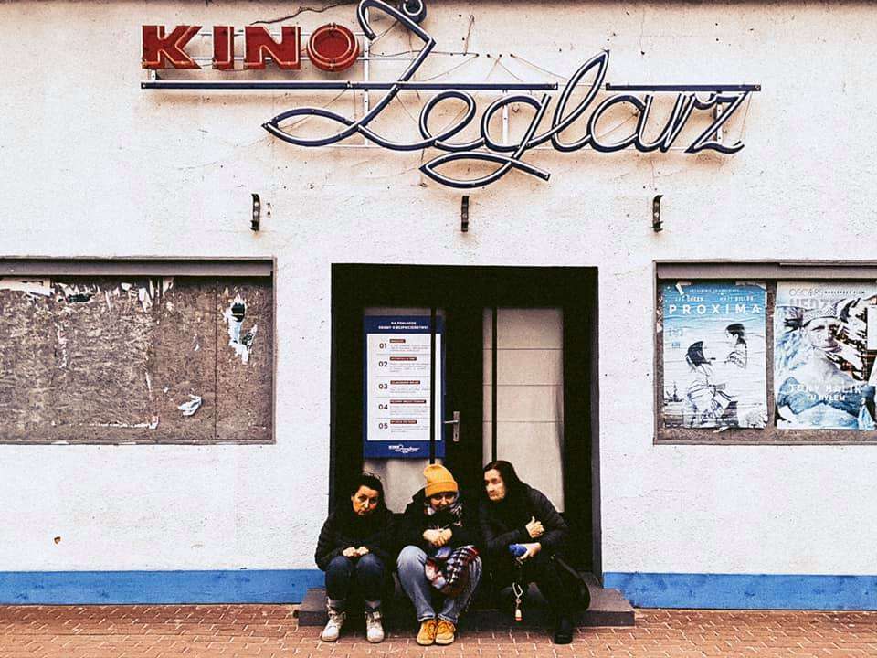 Kultowe kino Żeglarz w Jastarni zostało uratowane. Pomogli jego miłośnicy