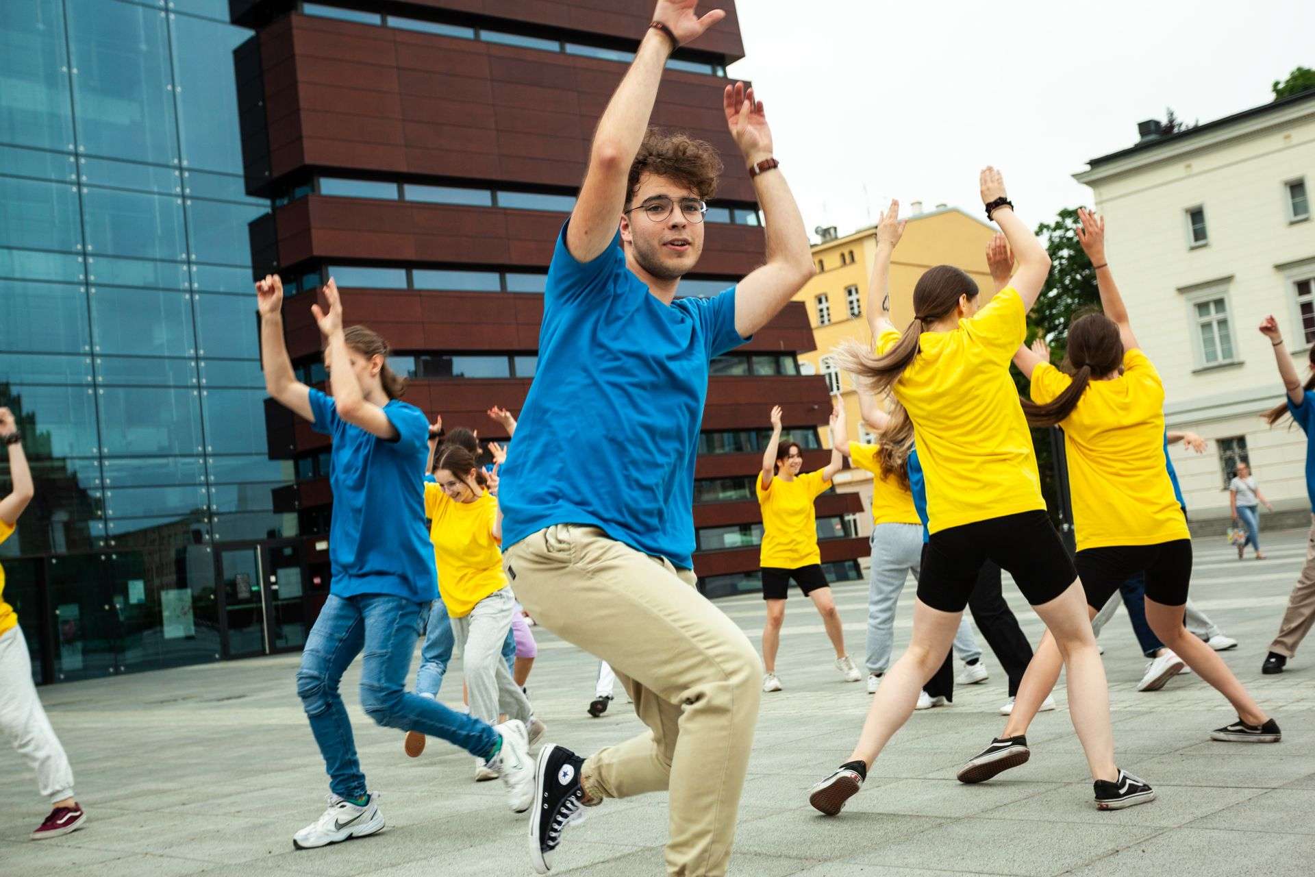 Ten taneczny flashmob to hołd dla artystki, która skradła serca Pokolenia Z