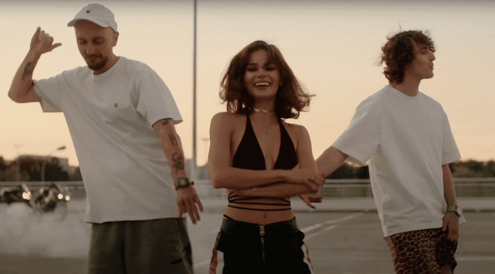 Eteryczna Natalia Szroeder i duet Miętha łączą siły w letnim klipie