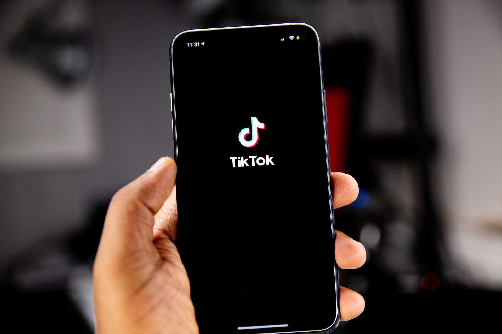 TikTok pomoże w znalezieniu pracy! Nowa funkcja umożliwi wysyłanie CV w formie wideo