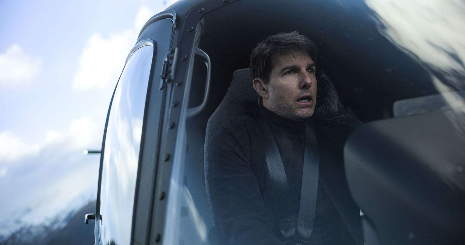 Tom Cruise wylądował helikopterem w ogródku brytyjskiej rodziny