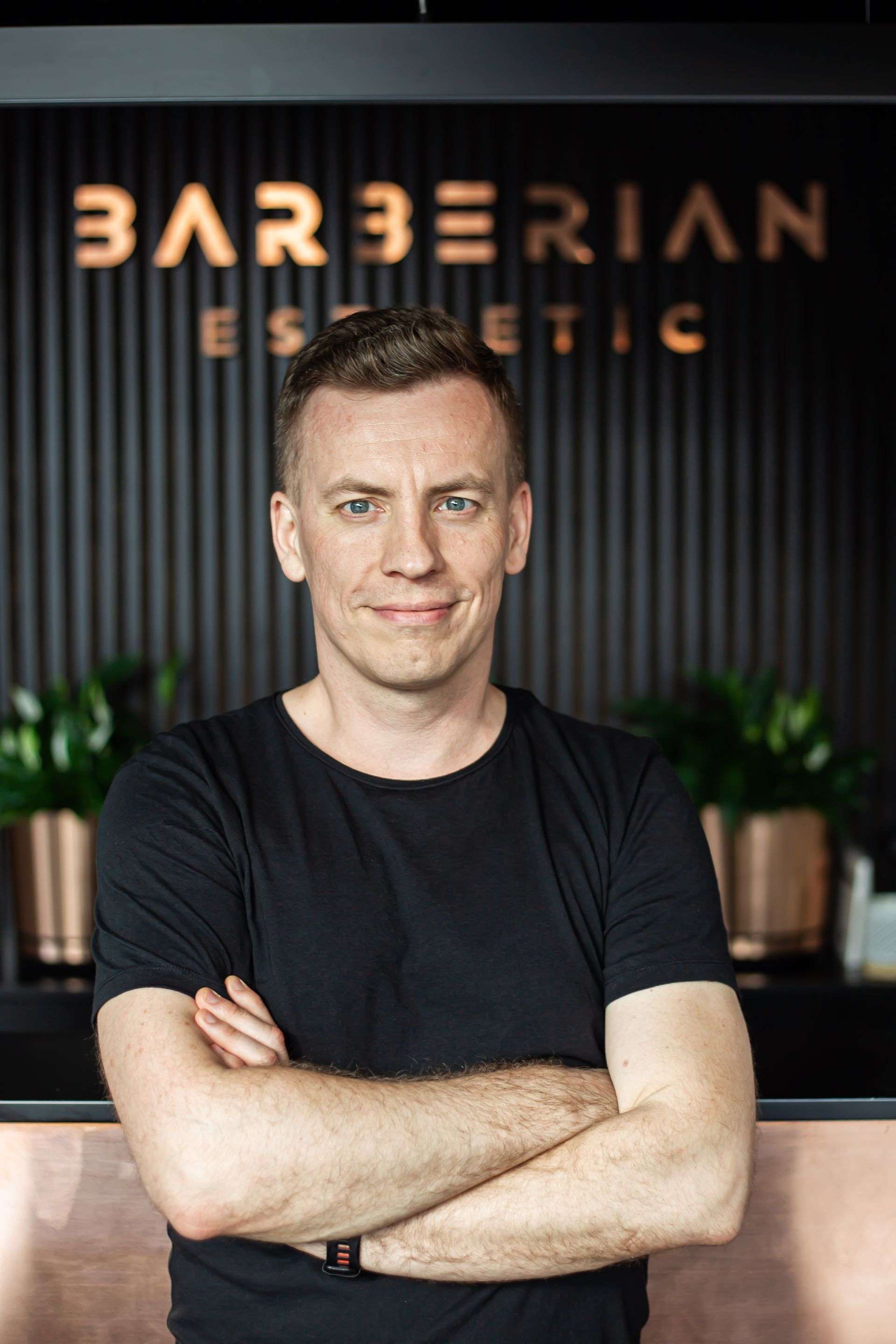 O tym, jak przywrócić piękno skórze rozmawiamy z dr Łukaszem Śmiejkowskim z kliniki Barberian Esthetic