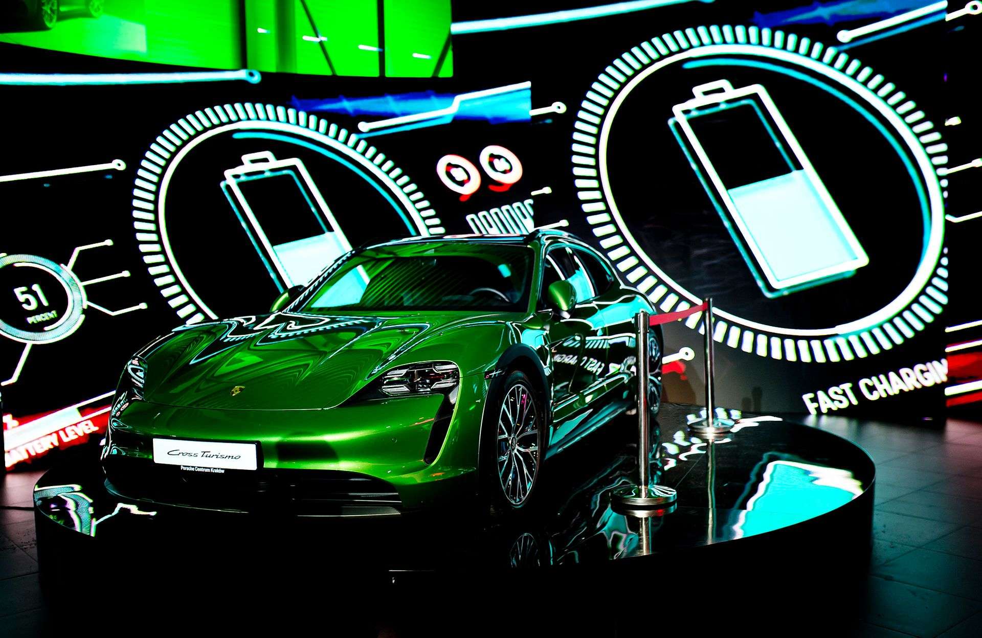 Premiera elektrycznego (i elektryzującego) Porsche Taycan Cross Turismo była spektakularna