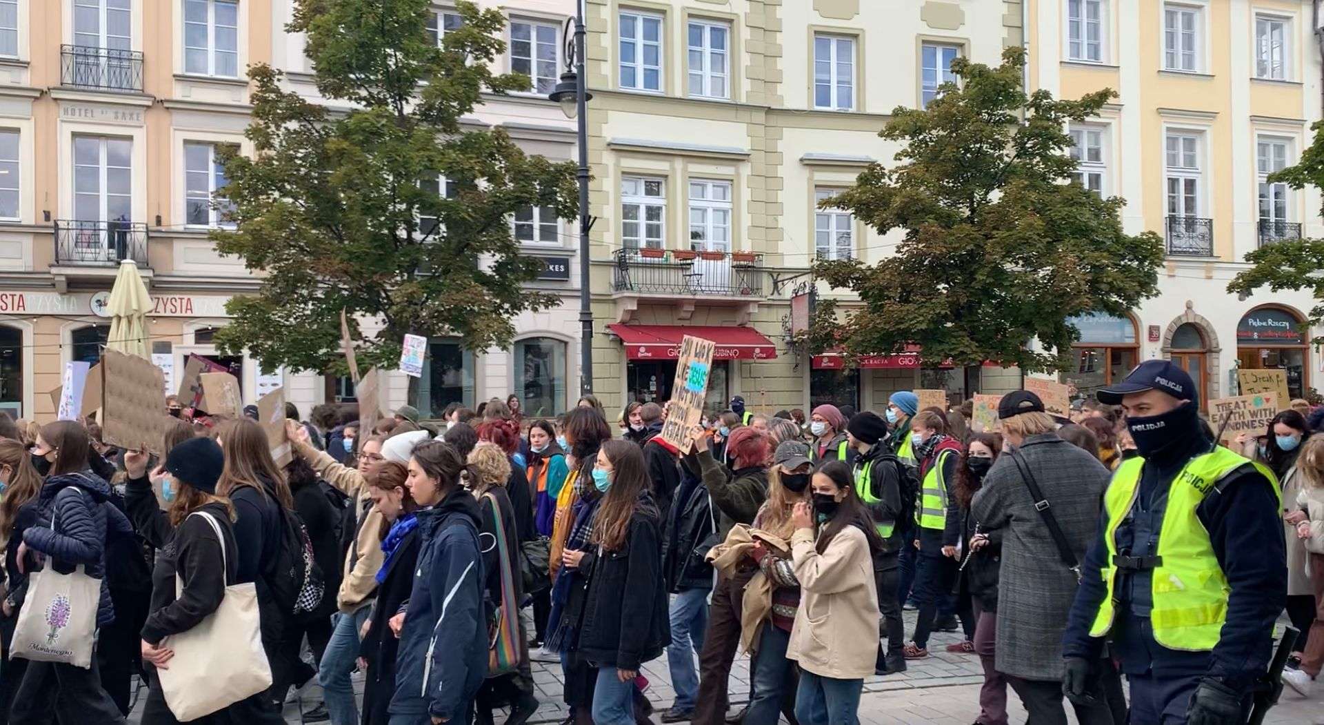 Na marszu Młodzieżowego Strajku Klimatycznego w Warszawie zatrzymano 14-latkę