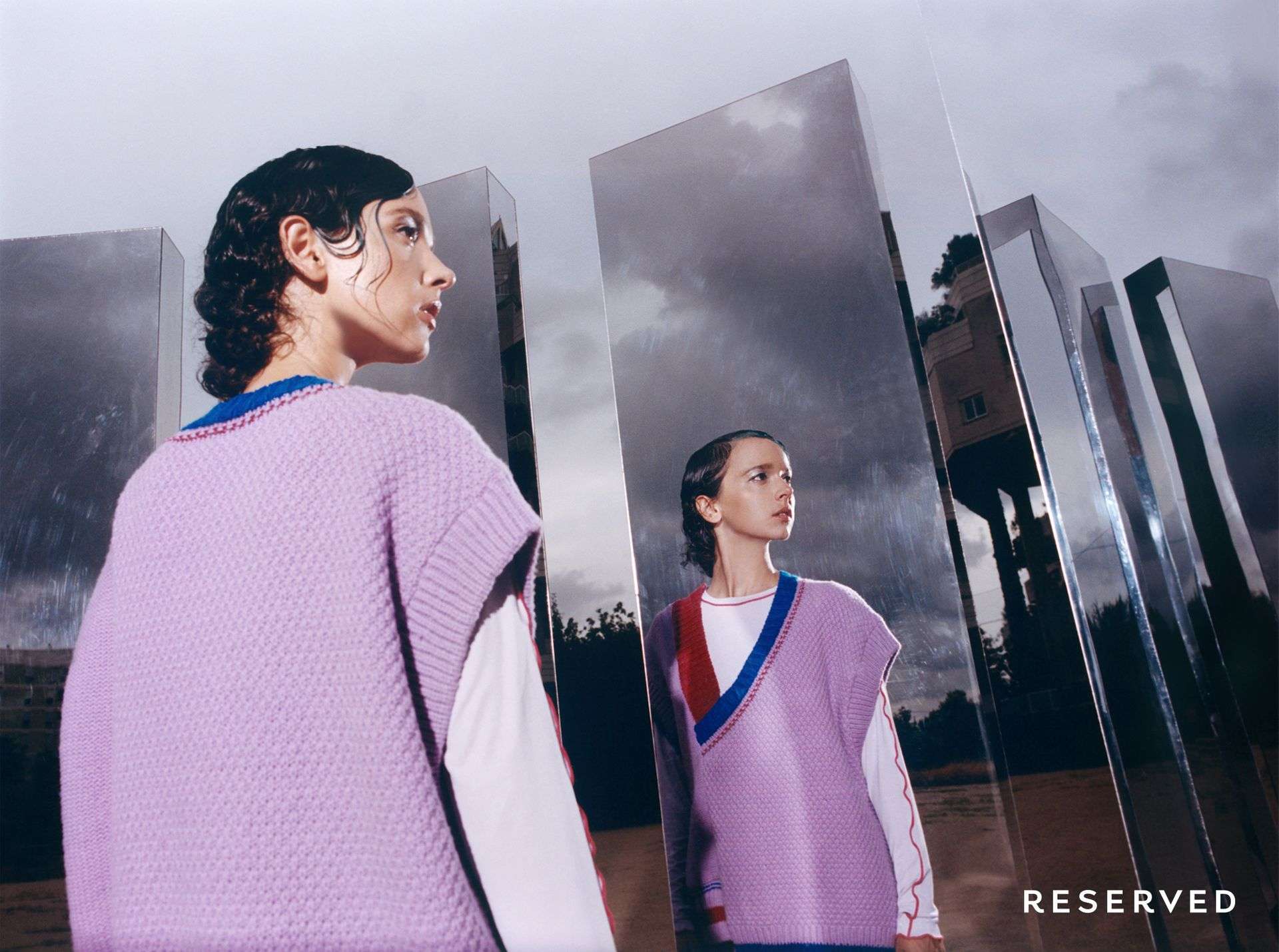 Ekstrawagancja, casual i brutalizm w najnowszej kolekcji BRODKAxRESERVED