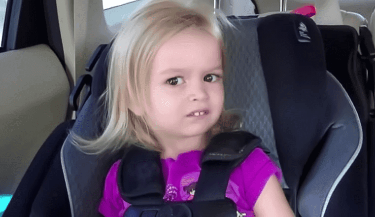 Zdjęcie dziewczynki z memów trafiło na aukcję. Dochód zostanie przekazany na jej edukację