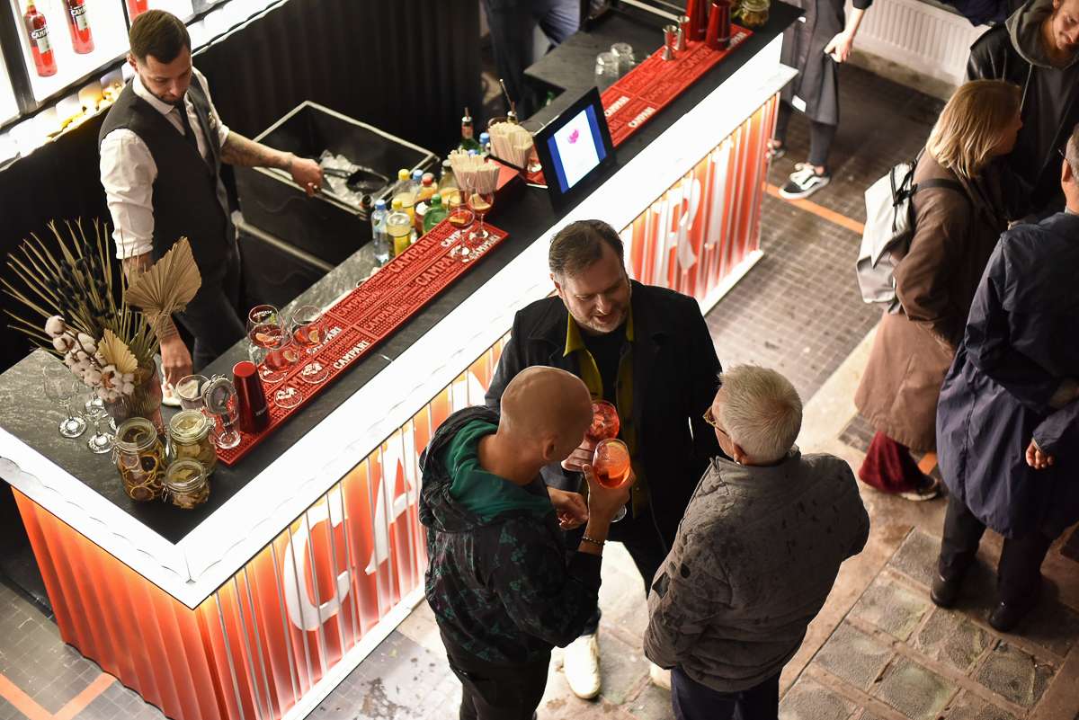 The Red of Night Campari, czyli intymne spotkania ze sztuką i Warszawa, jakiej nie znacie