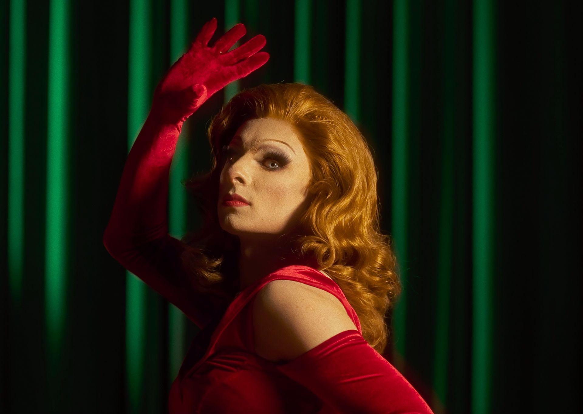 Ralph Kaminski jako drag queen w emocjonalnym klipie do utworu „Tata"