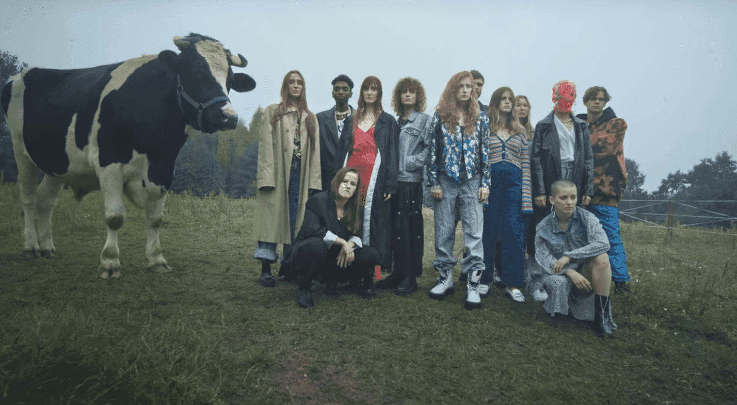 Ten spot o neohipisowskiej wspólnocie został stworzony przez polską markę robiącą buty z roślinnej skóry