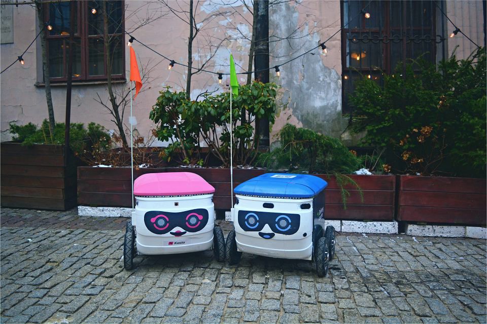 Roboty dostarczą jedzenie pod drzwi. Najpierw w Lublinie, teraz w Warszawie