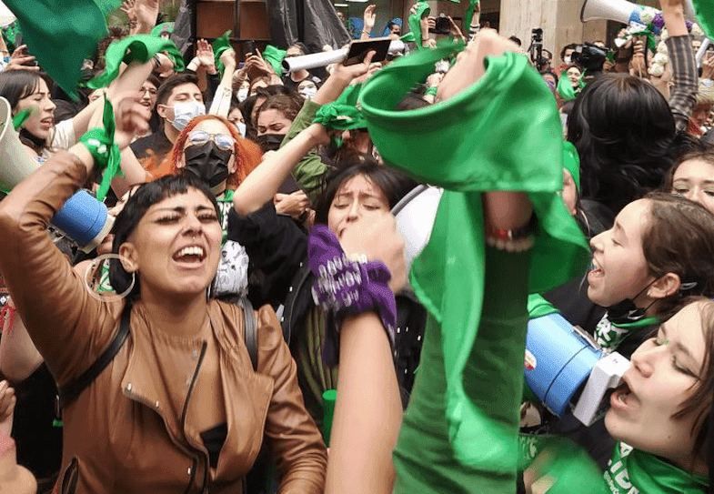 Kolumbia zalegalizowała aborcję. Ludzie wyszli na ulicę, by świętować