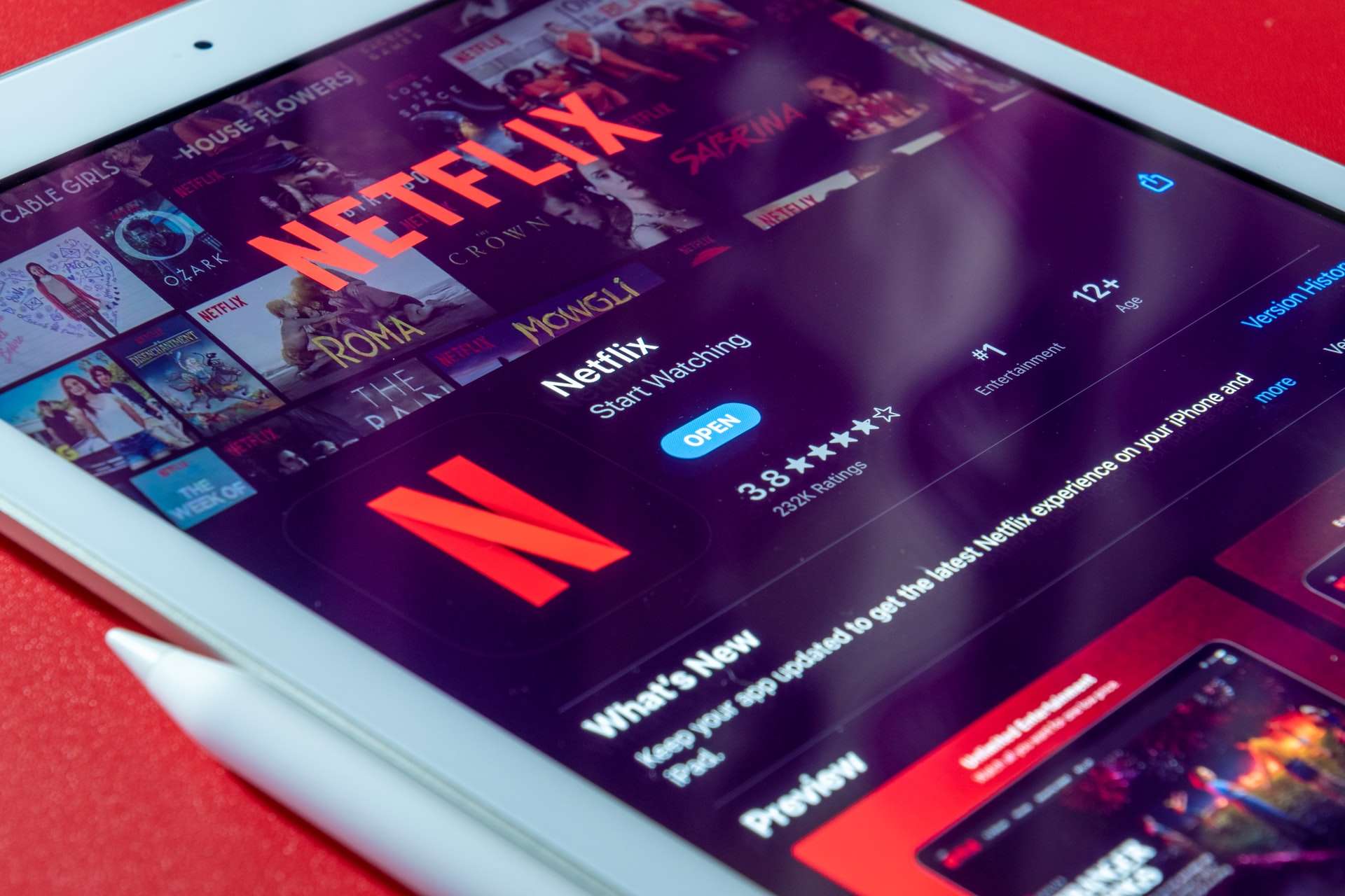 Netflix wychodzi z Rosji, a TikTok ogranicza tam swoje usługi