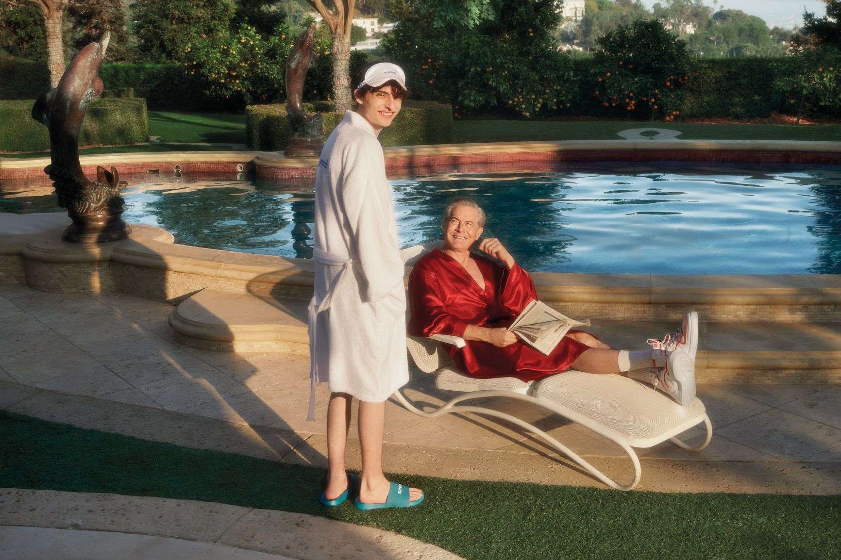 Przesłanie troski w kampanii Sprandi z Kylem MacLachlanem i Finnem Wolfhardem