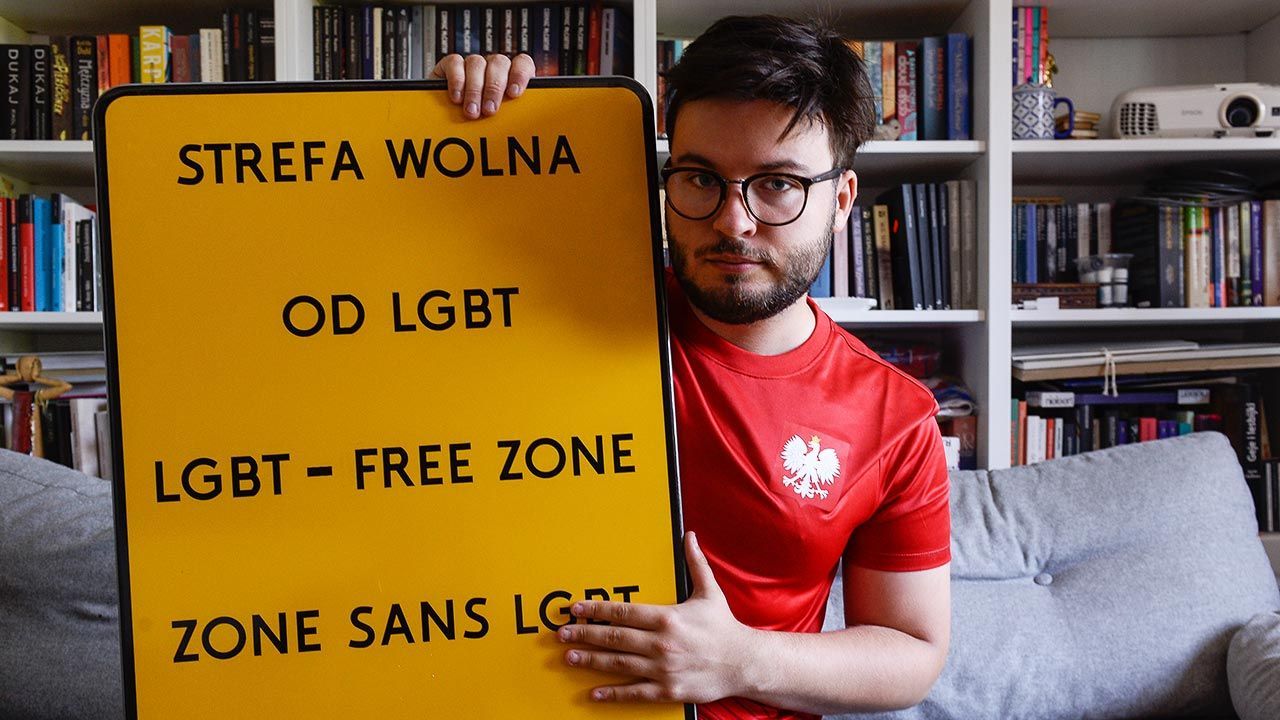 Bart Staszewski wygrał sprawę sądową o tabliczki „Strefa wolna od LGBT”