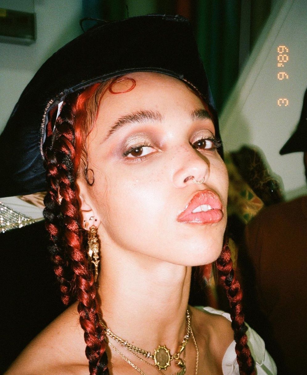 FKA Twigs u boku Billa Skarsgarda w obsadzie nowej wersji “The Crow”