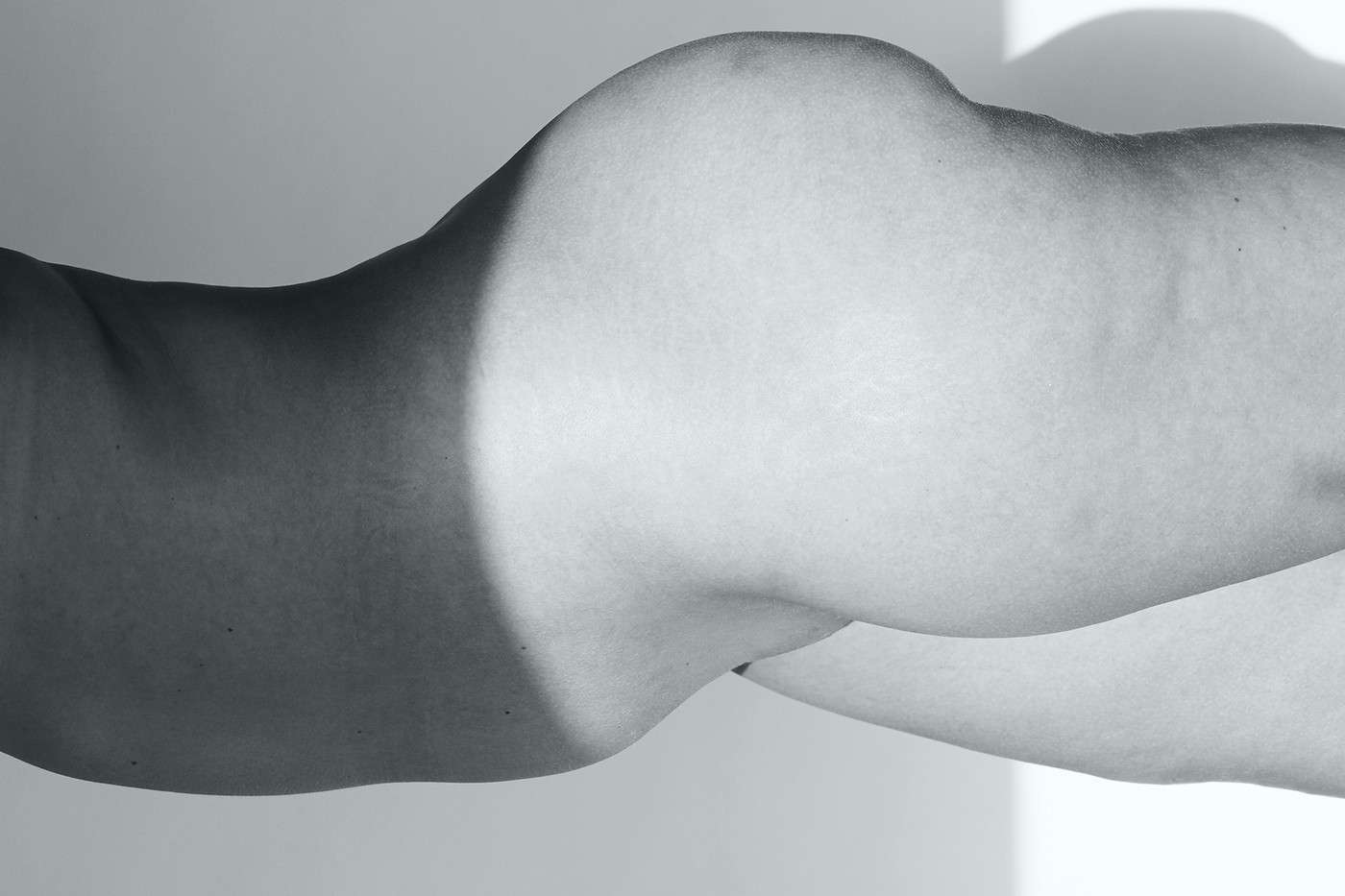 Seria zdjęć Lotte van Raalte celebruje kobiece ciało i wszelkie jego niuanse