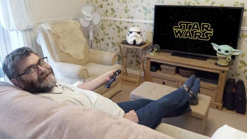 Obejrzał ponad tysiąc filmów podczas pandemii. Teraz zarabia tak na życie