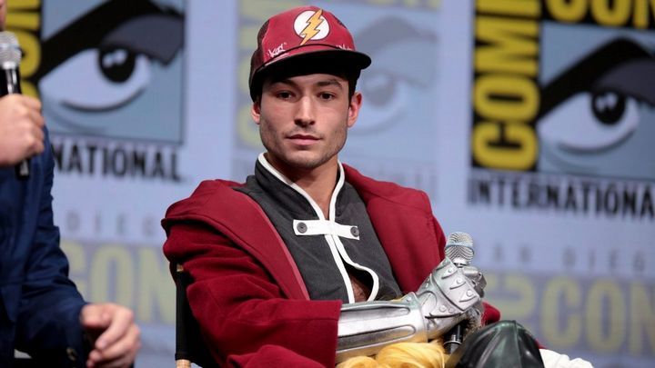 Ezra Miller nie zagra Flasha? Aktor po raz kolejny został wplątany w skandal