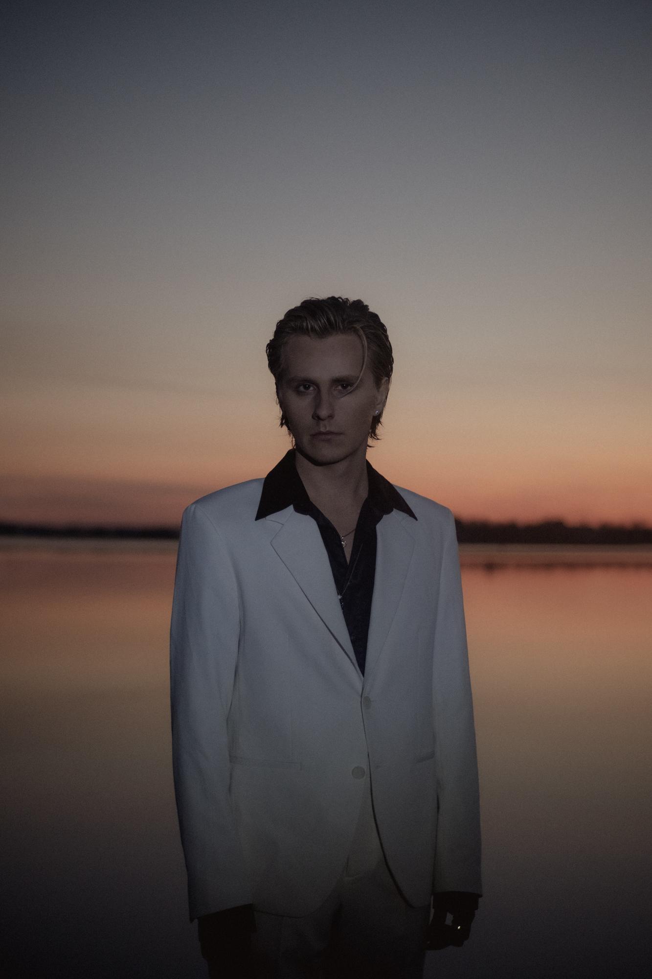 Muzyczna ofensywa Piotra Zioły. Aż dwa nowe single i poetycki, metaforyczny klip