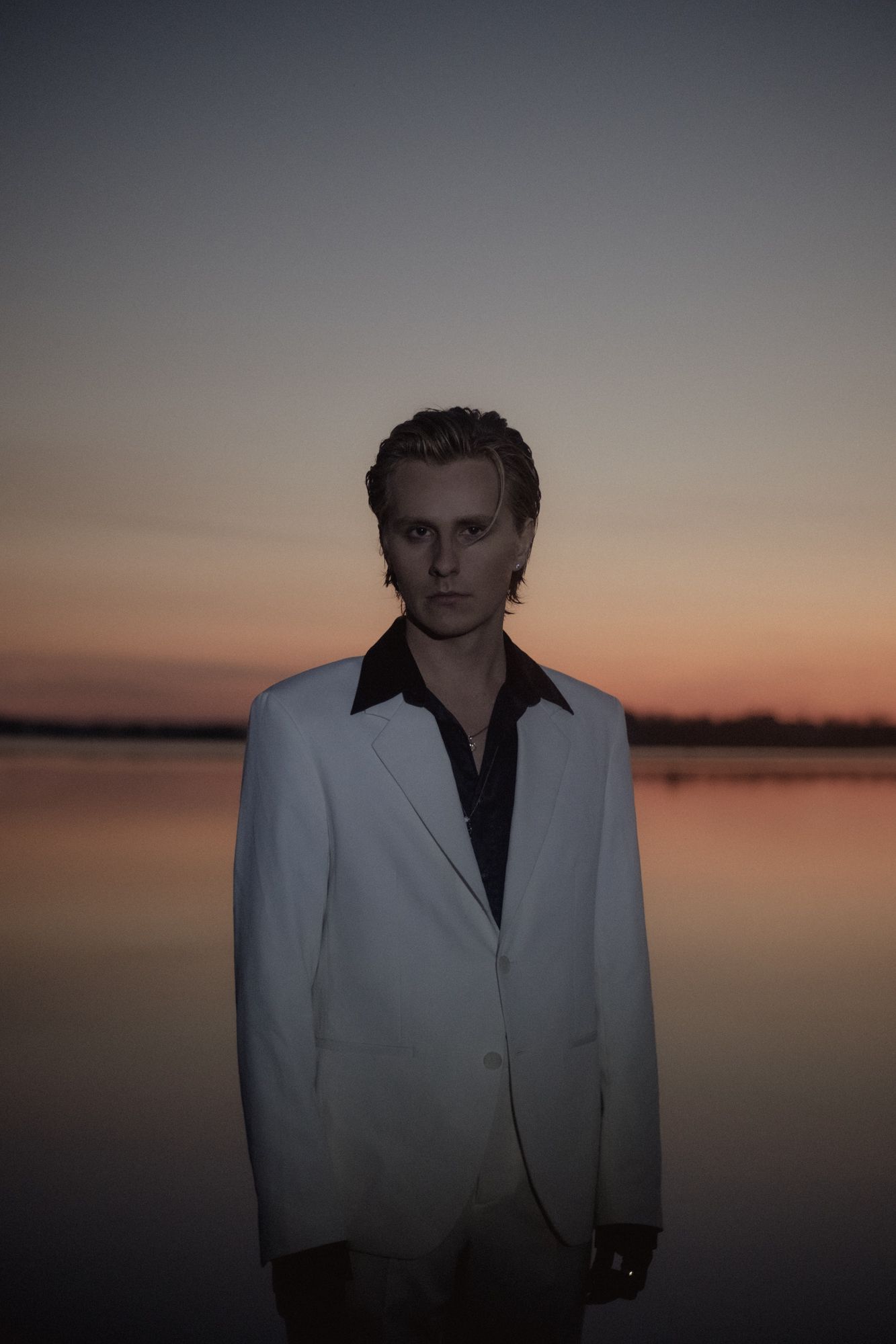 Muzyczna ofensywa Piotra Zioły. Aż dwa nowe single i poetycki, metaforyczny klip