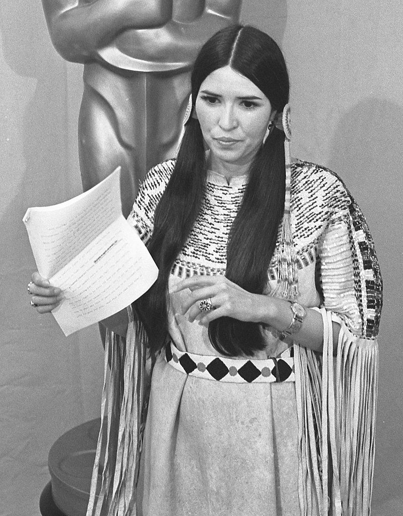 Akademia przeprasza Sacheen Littlefeather za nadużycia, których doświadczyła po wystąpieniu na gali Oscarów