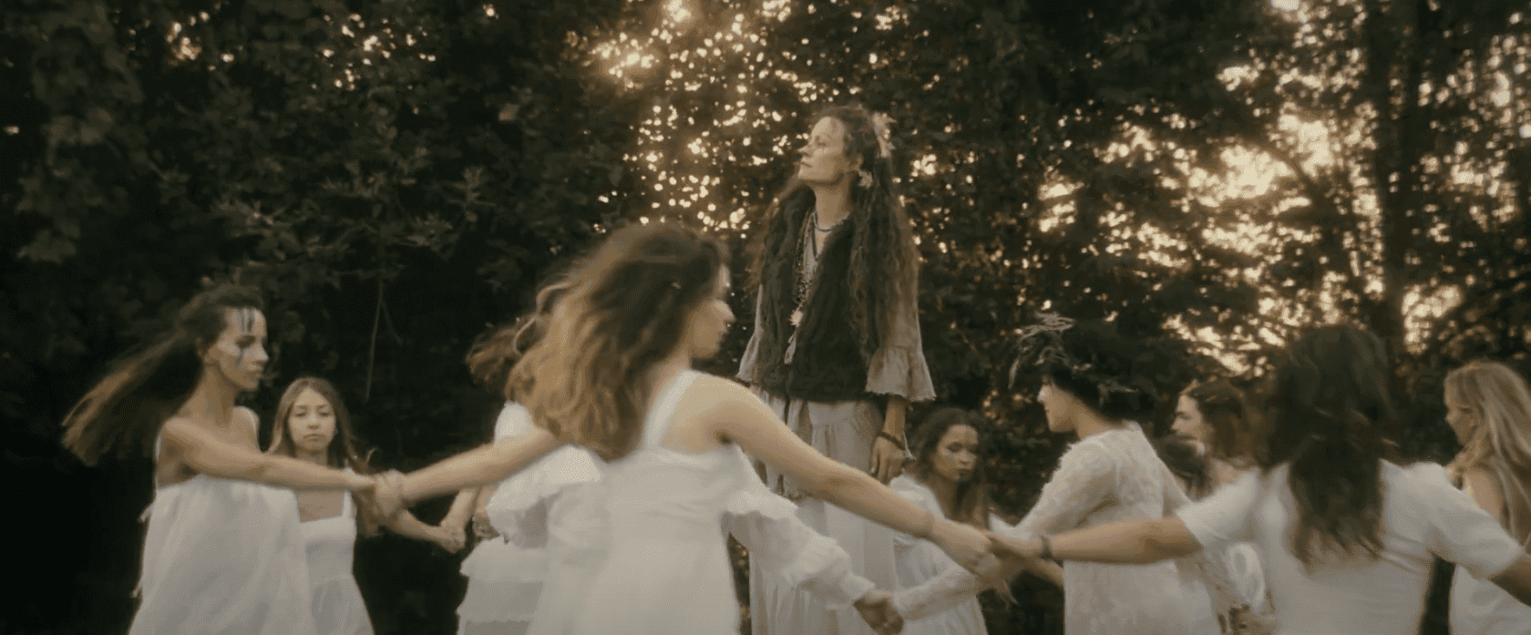 Dziewczyny z LOR składają hołd obrzędowości słowiańskiej w marzycielskim klipie