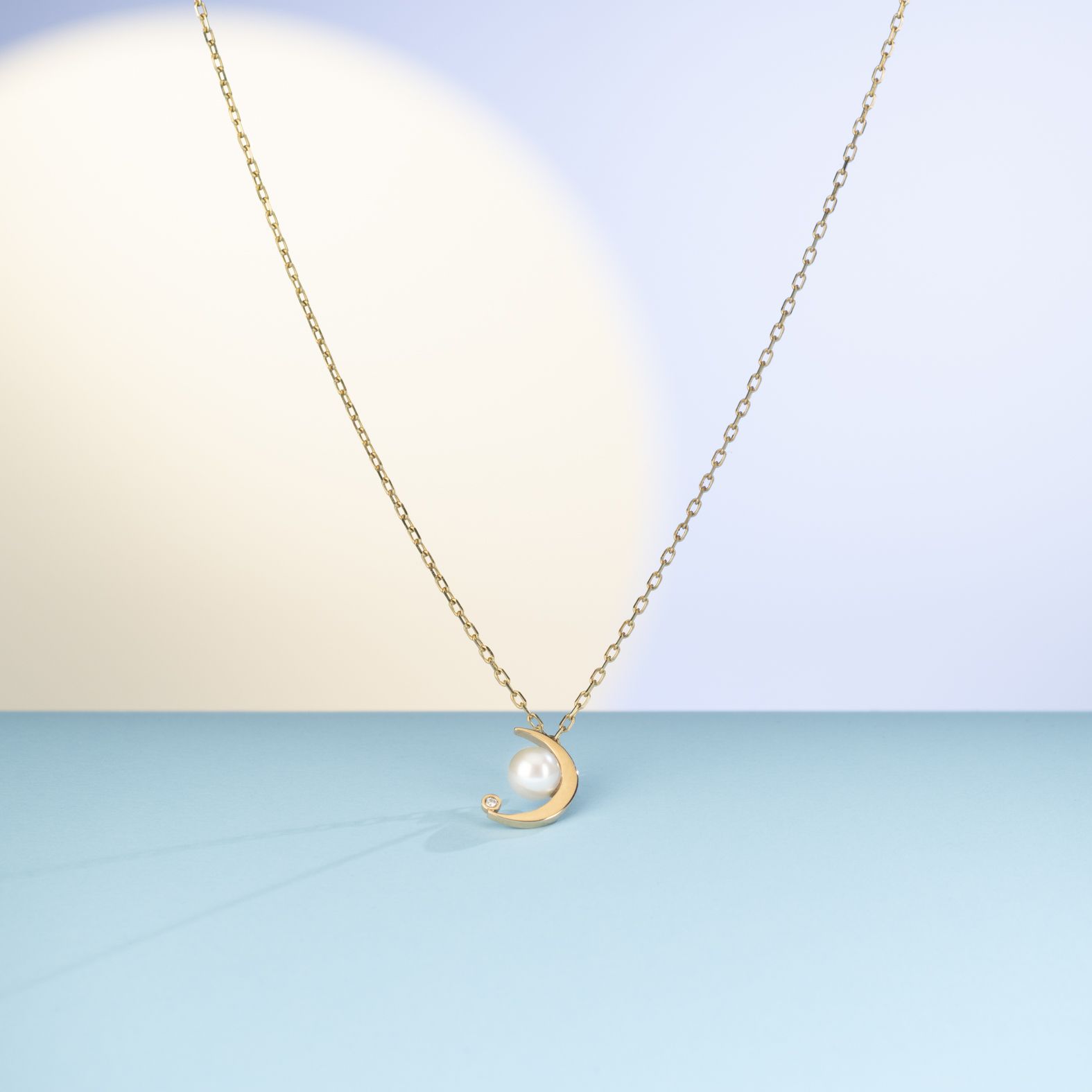 Izabella Budryn prezentuje swój pierwszy utwór i teledysk