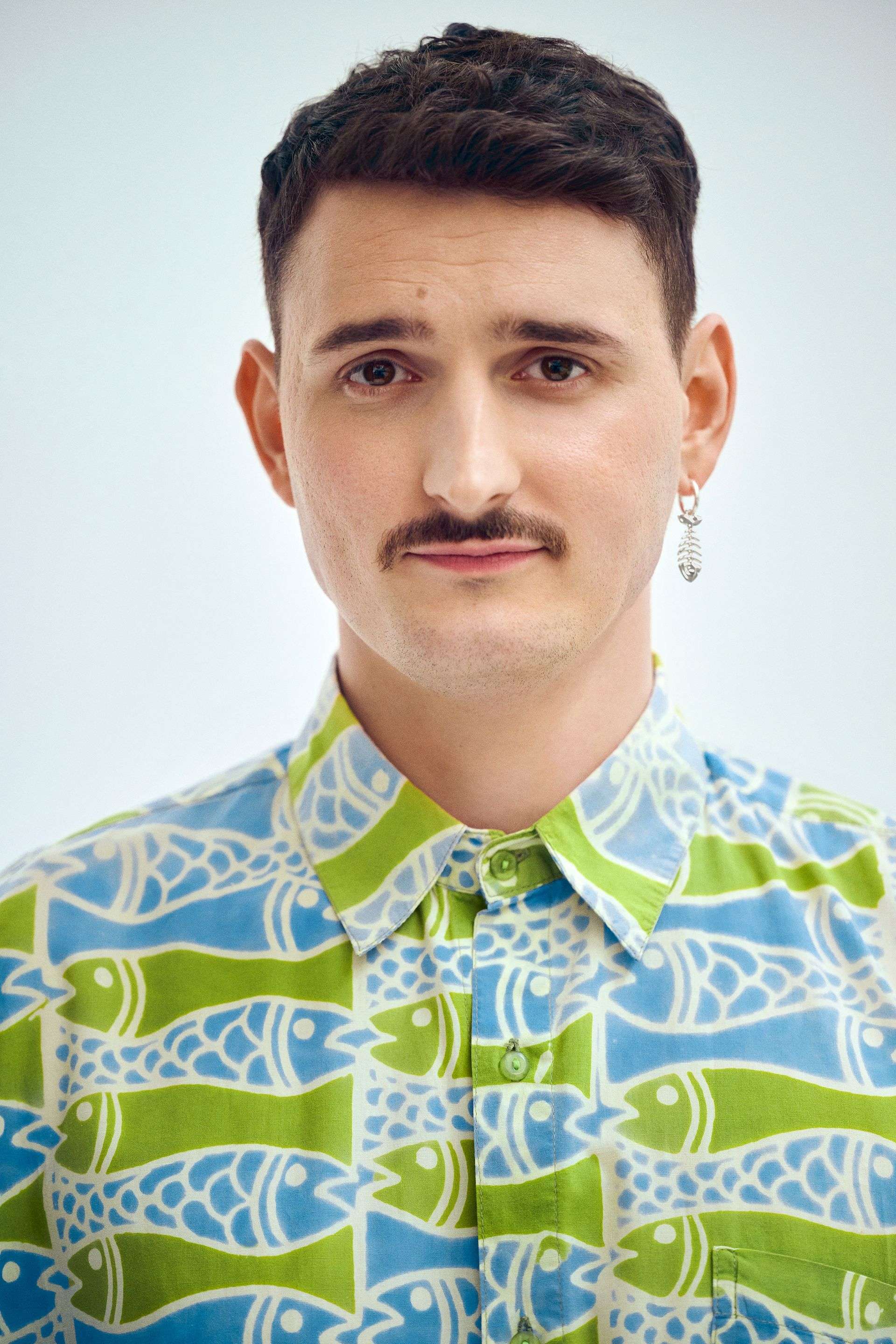 Aktor Piotr Trojan jako stalker w nowym klipie Podsiadły. Znamy też szczegóły nowej płyty!