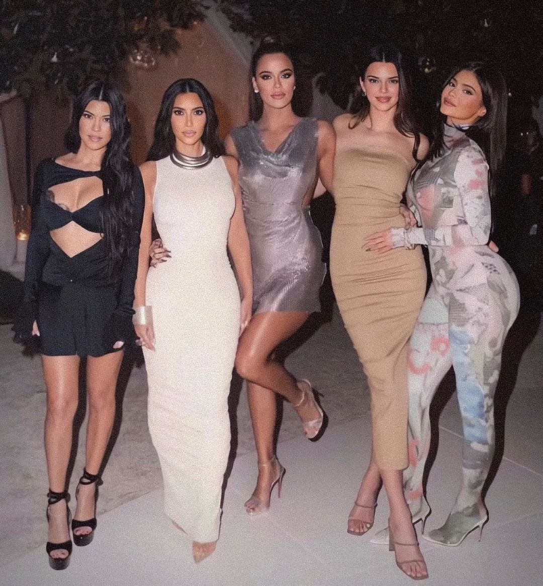 Sztuczna inteligencja pokazała, jak Kardashianki wyglądałyby bez operacji plastycznych