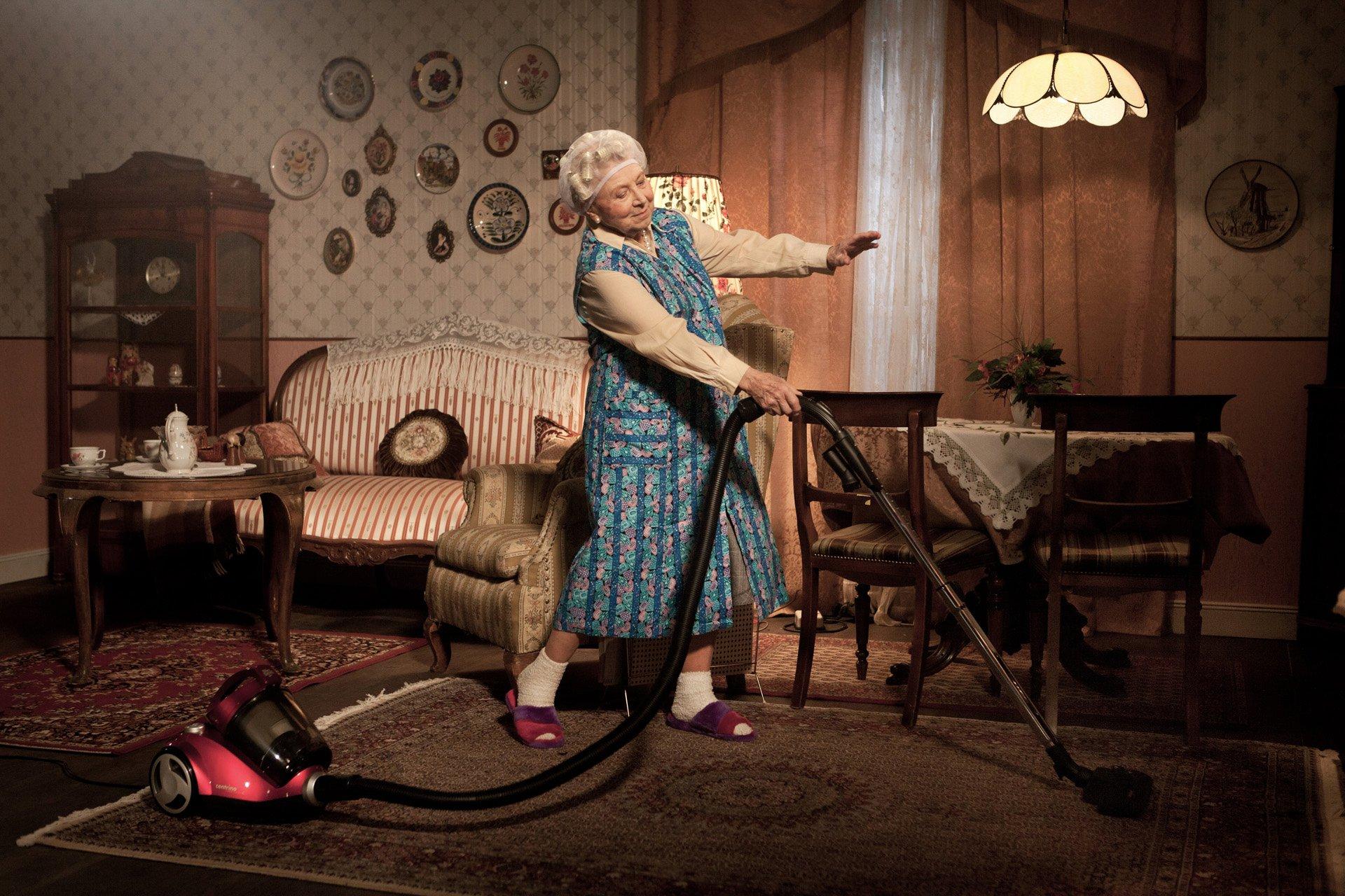 TOP 10 najśmieszniejszych i najdziwniejszych reklam na świecie. Jest grubo!