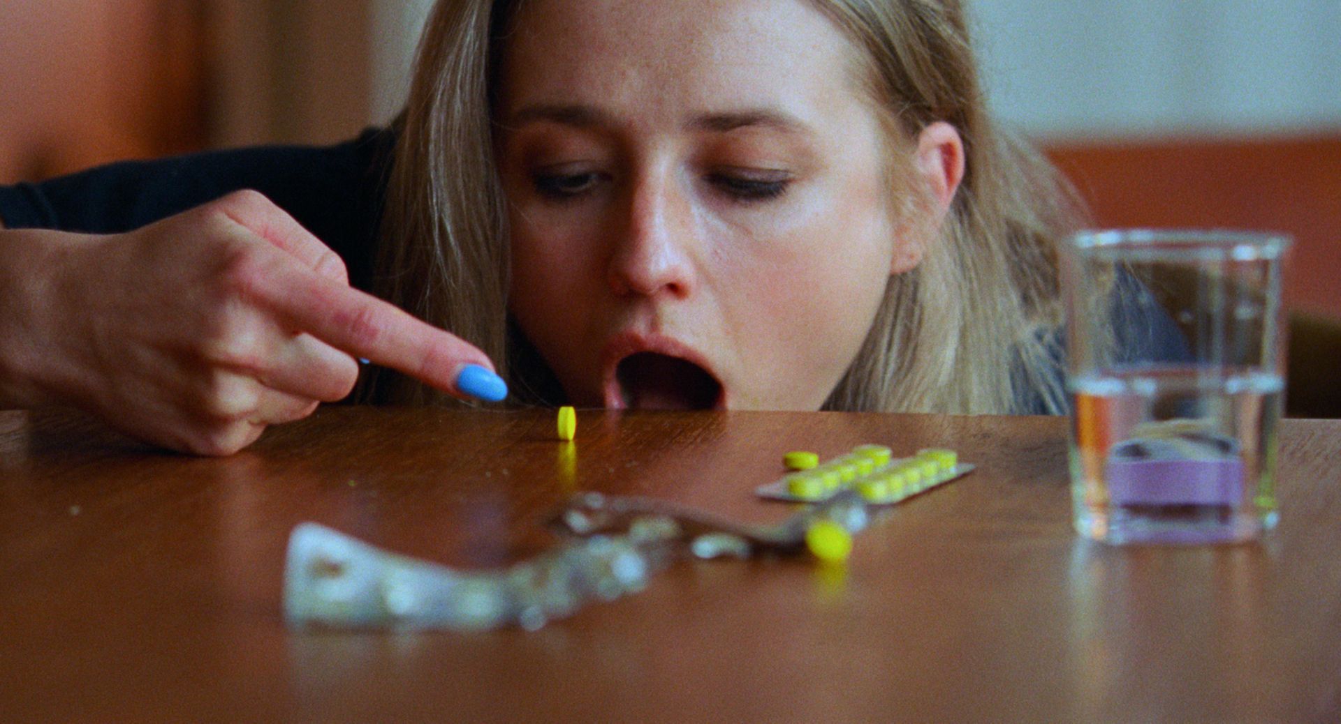 Jak daleko się posuniesz, by cię zauważono? „Chora na siebie” ze świetną rolą Kristine Kujath Thorp w kinach