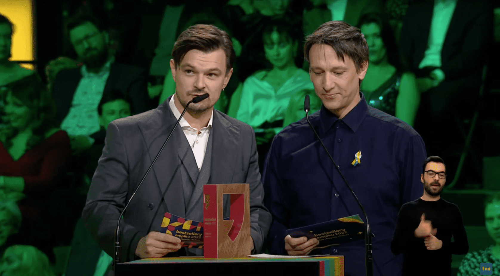 Dawid Ogrodnik drwi z Sadowskiej i krytykuje „Dziewczyny z Dubaju” na Bestsellerach Empiku